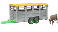 Viehtransportanh&amp;#228;nger mit Kuh